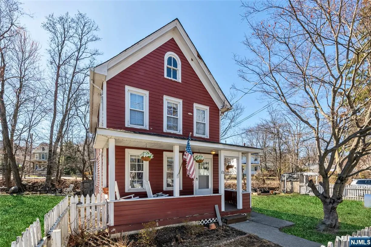Jersey City/Hoboken Real Estate | View 83 Boonton | 2 Beds, 1 Bath