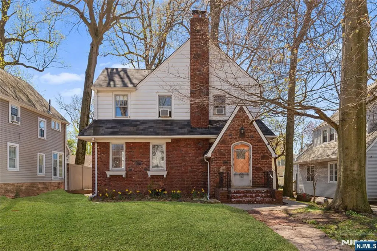 Bergen County Real Estate | View 486 Wyndham | 3 Beds, 2 Baths