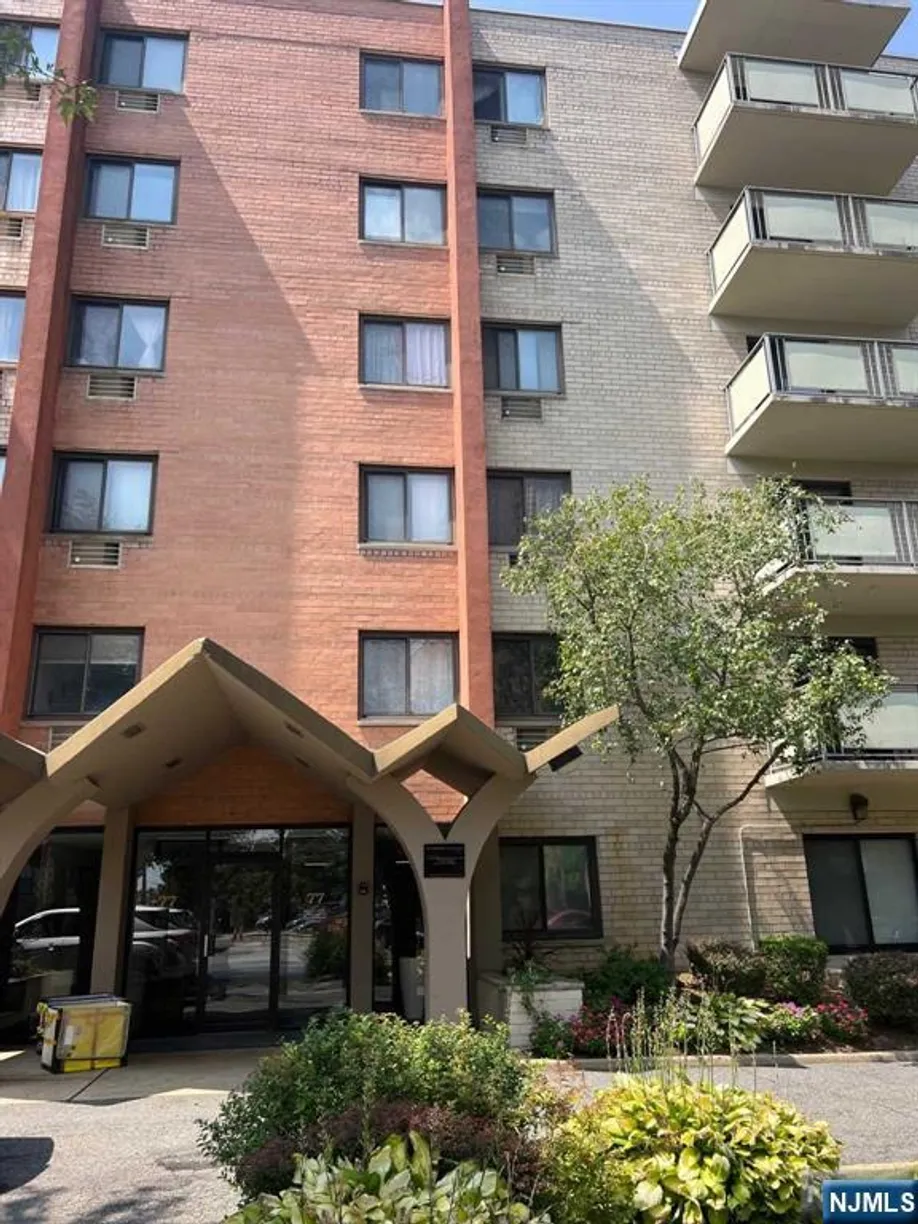 Bergen County Real Estate | View 77 Prospect, 2F | 1 Bed, 1 Bath