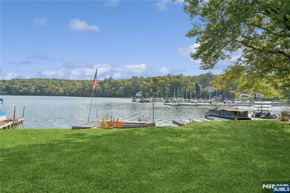 Jersey City/Hoboken Real Estate | View 1902 Greenwood Lake | 3 Beds, 1 Bath