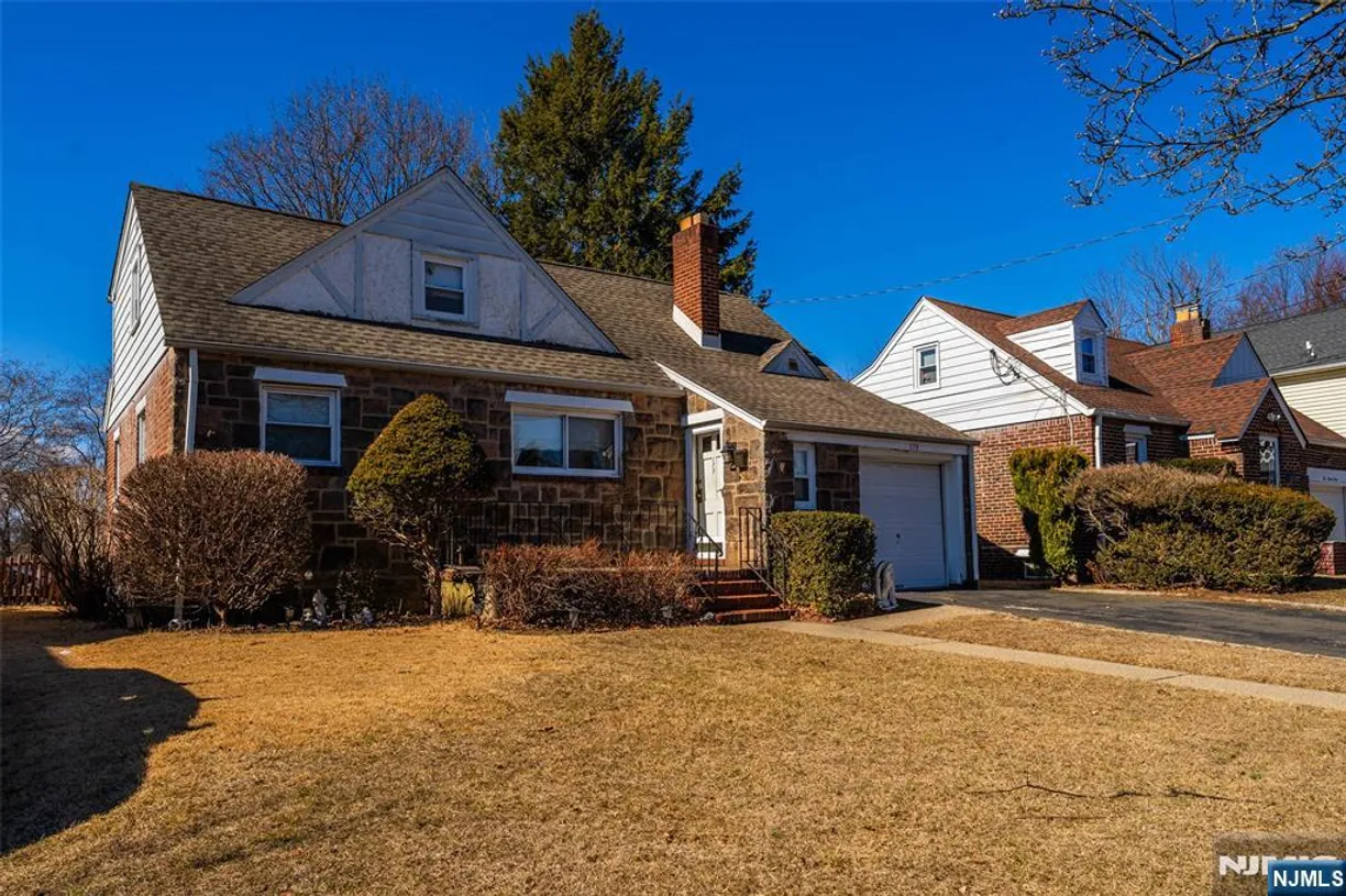 Bergen County Real Estate | View 179 Huguenot | 4 Beds, 2 Baths