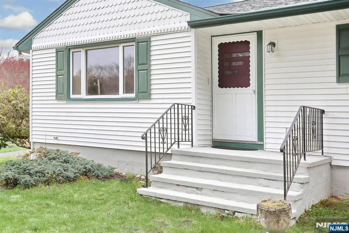 Jersey City/Hoboken Real Estate | View 480 Stonetown | Listing