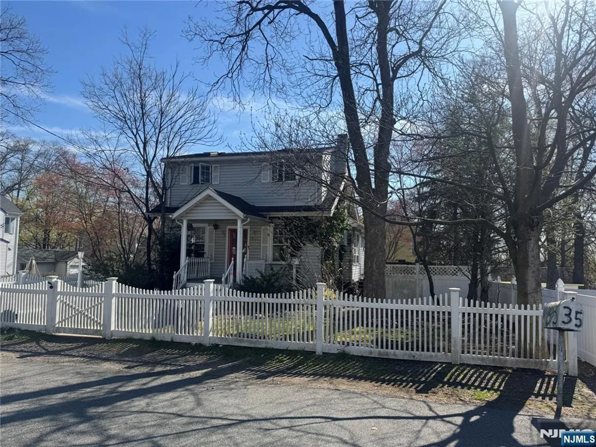 Jersey City/Hoboken Real Estate | View 35 Minns | 3 Beds, 1 Bath