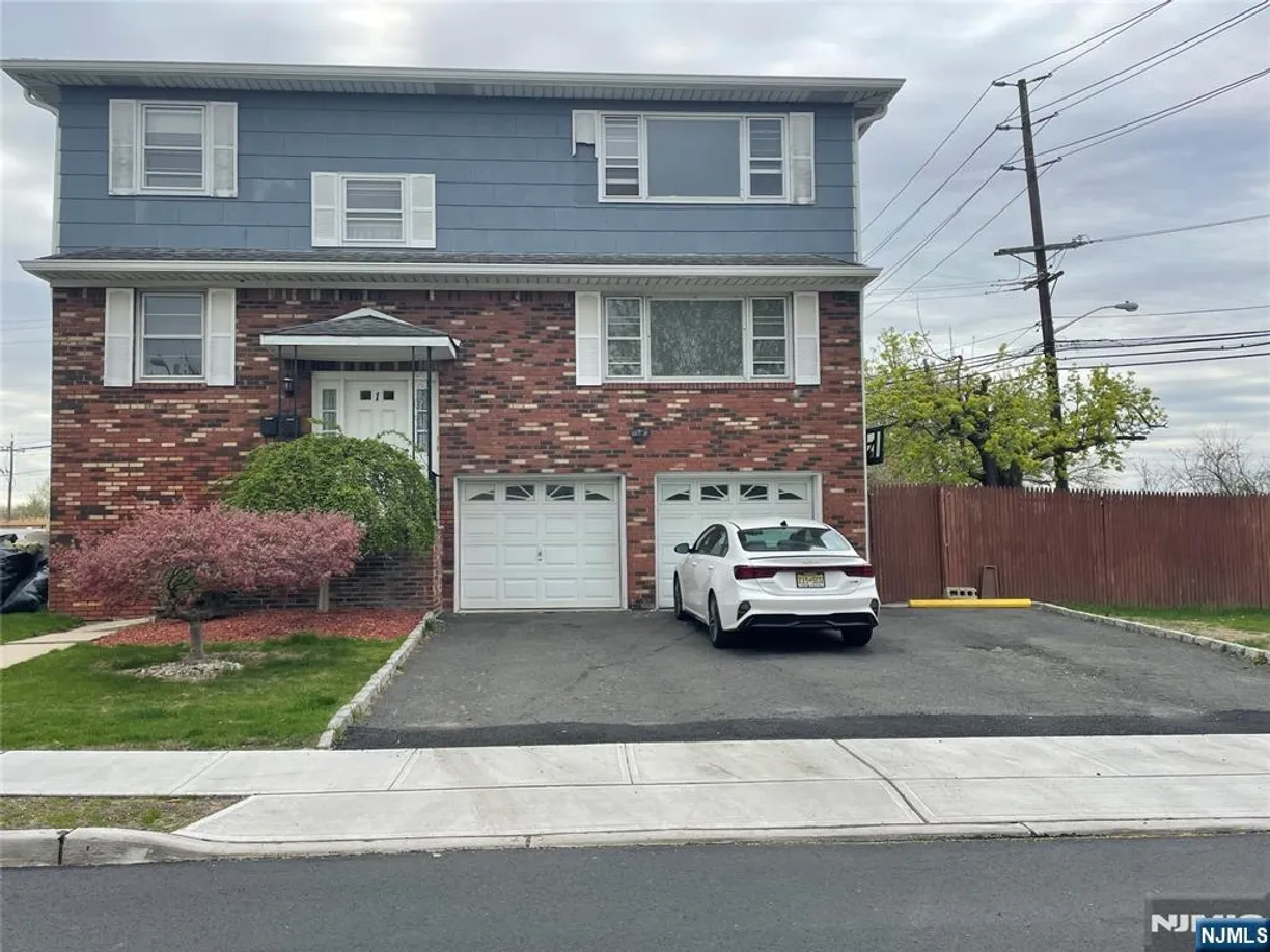 Bergen County Real Estate | View 1 McCabe, 1 | 3 Beds, 2 Baths