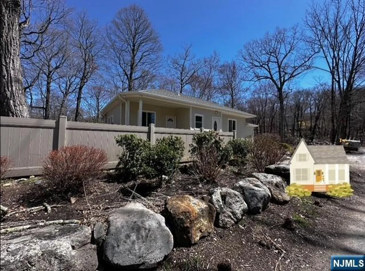 Jersey City/Hoboken Real Estate | View 86 Dunham | Listing