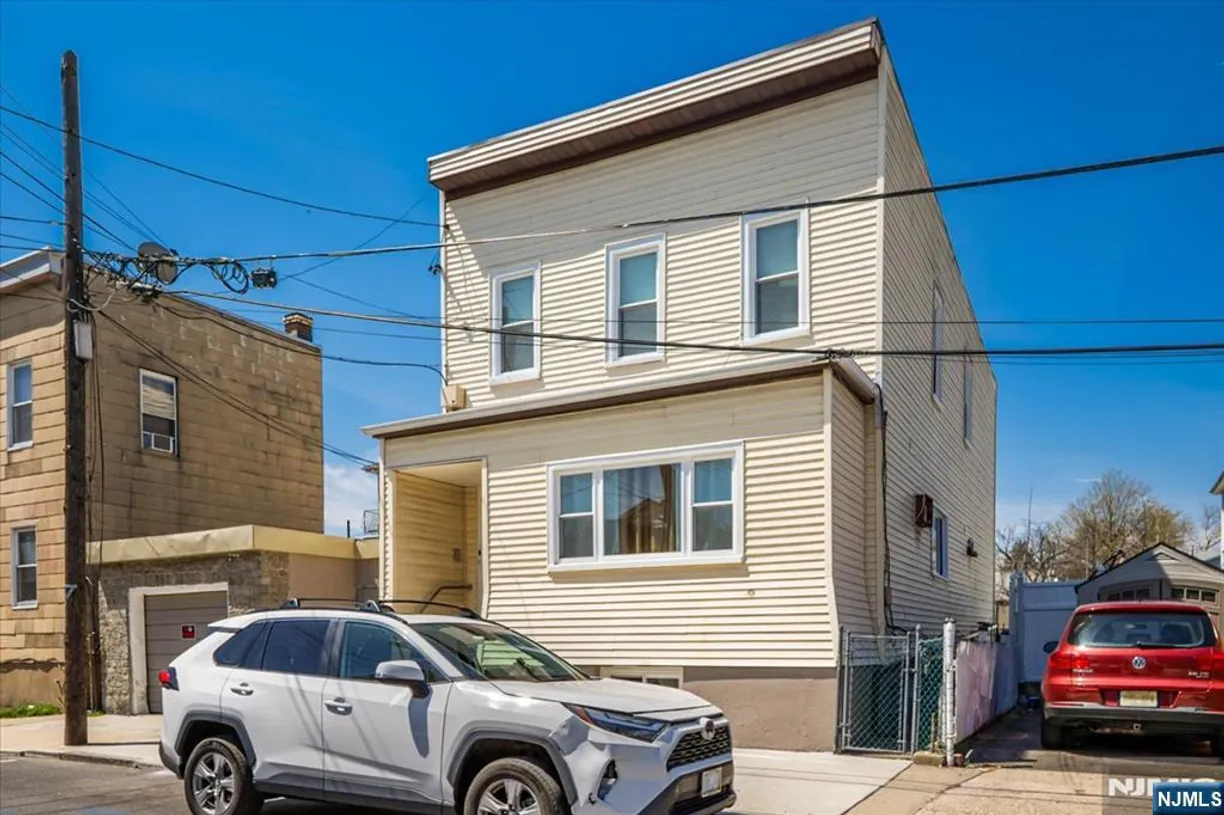 Jersey City/Hoboken Real Estate | View 4007 Grand | 4 Baths