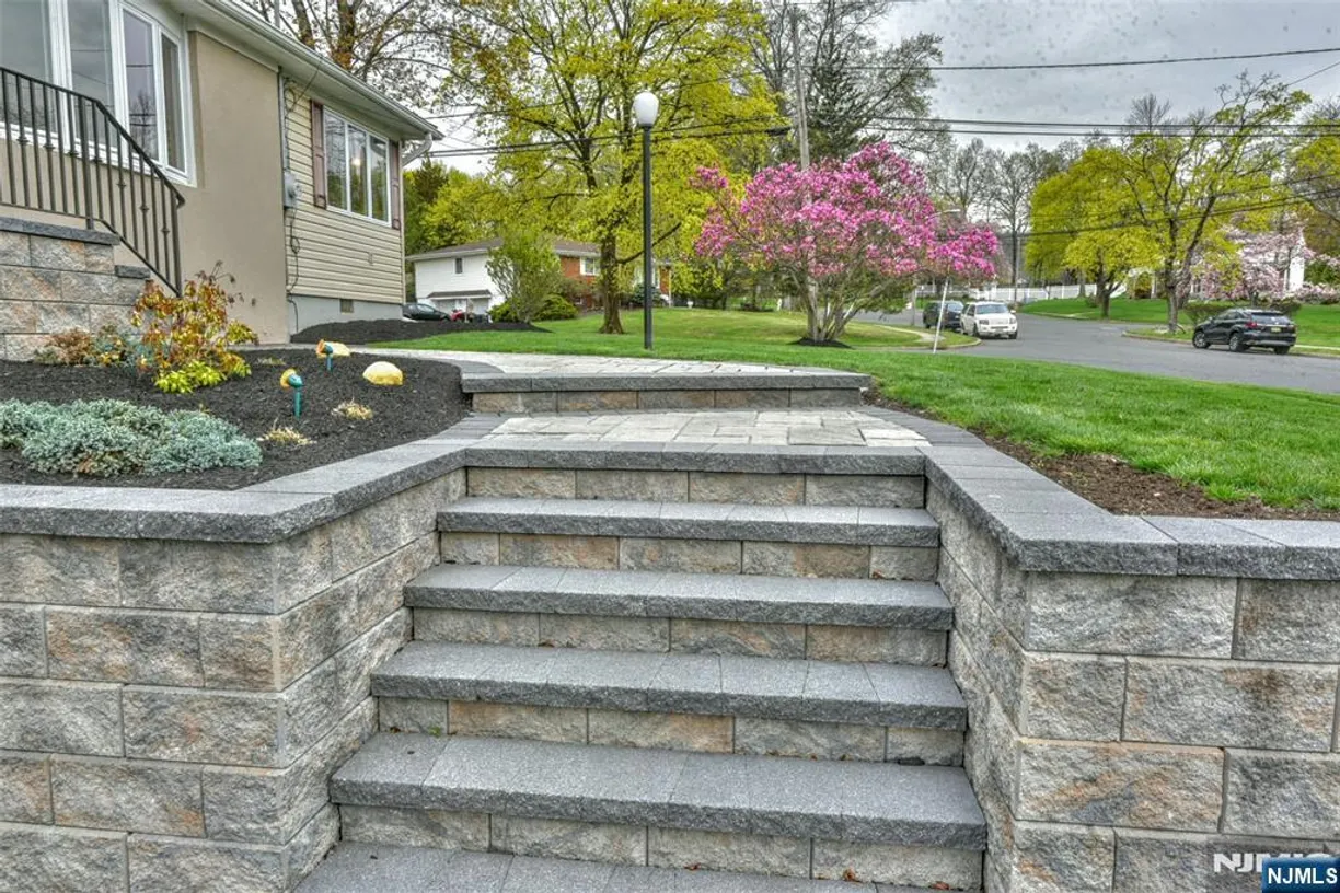 Jersey City/Hoboken Real Estate | View 27 Oakdale | Listing