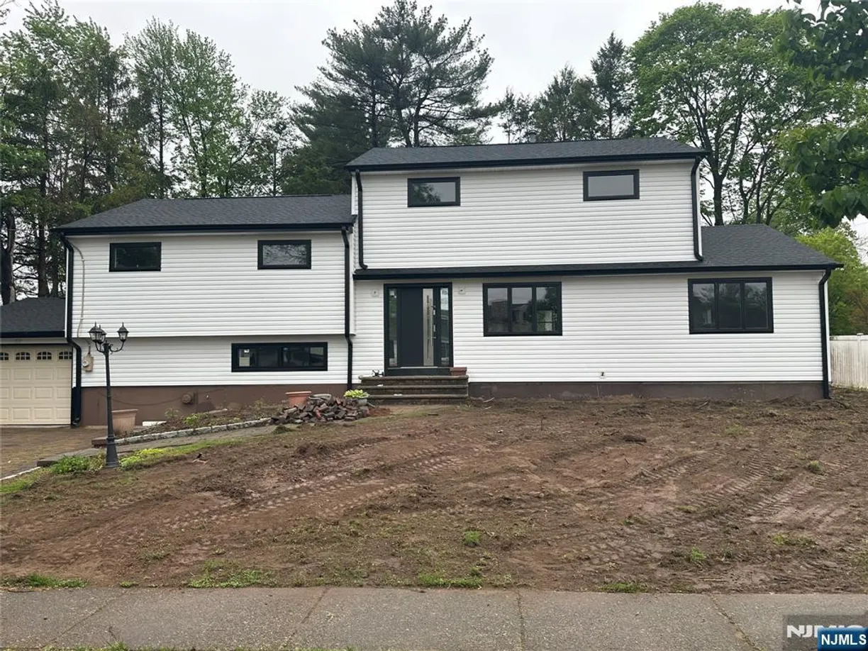 Bergen County Real Estate | View 229 Standish | 5 Beds, 2 Baths