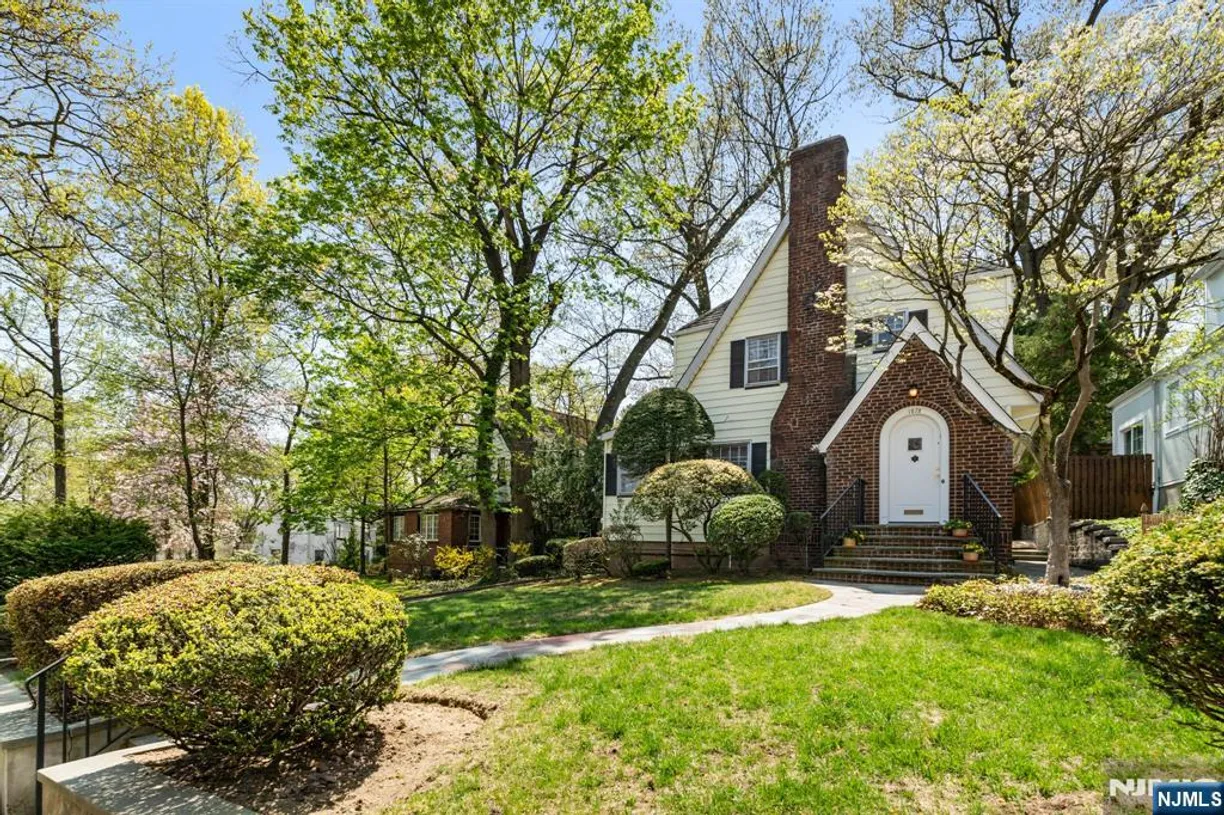 Bergen County Real Estate | View 1272 Laurelton | 3 Beds, 1 Bath