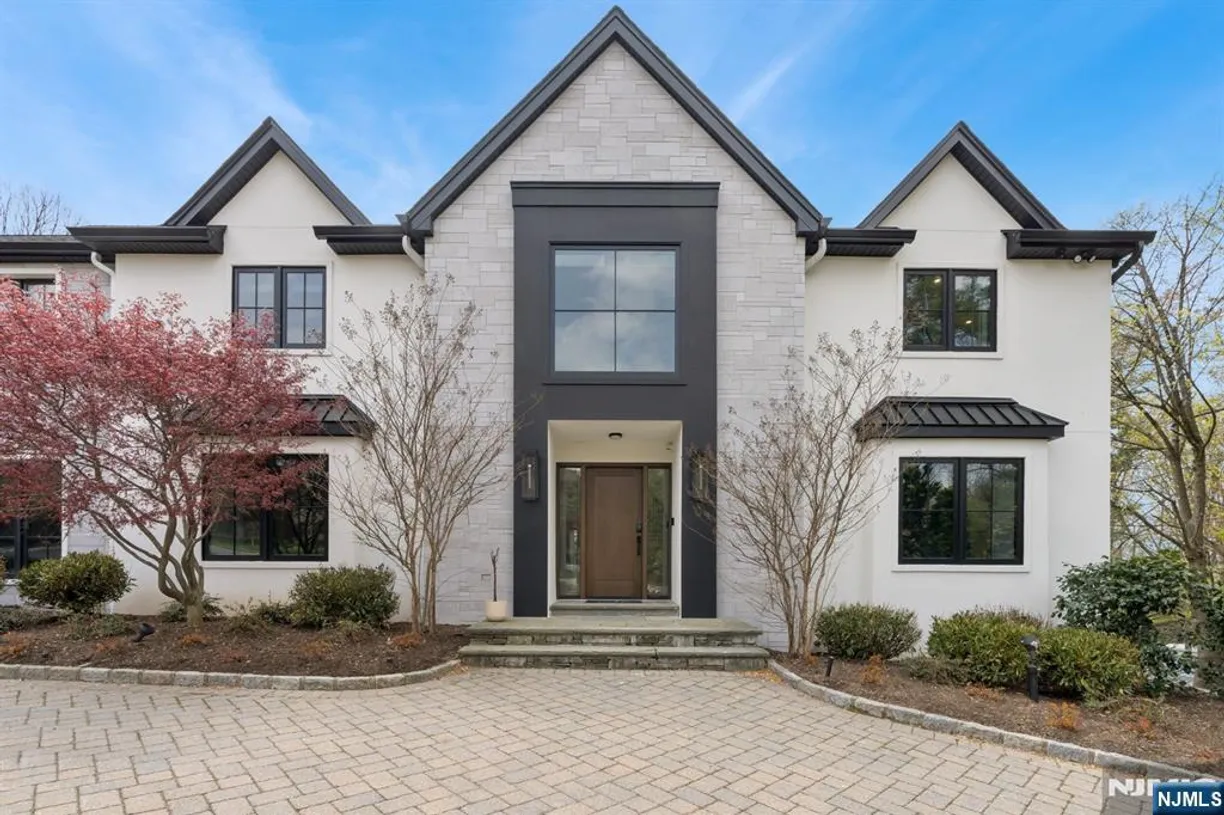 Bergen County Real Estate | View 10 Loman | 6 Beds, 5 Baths