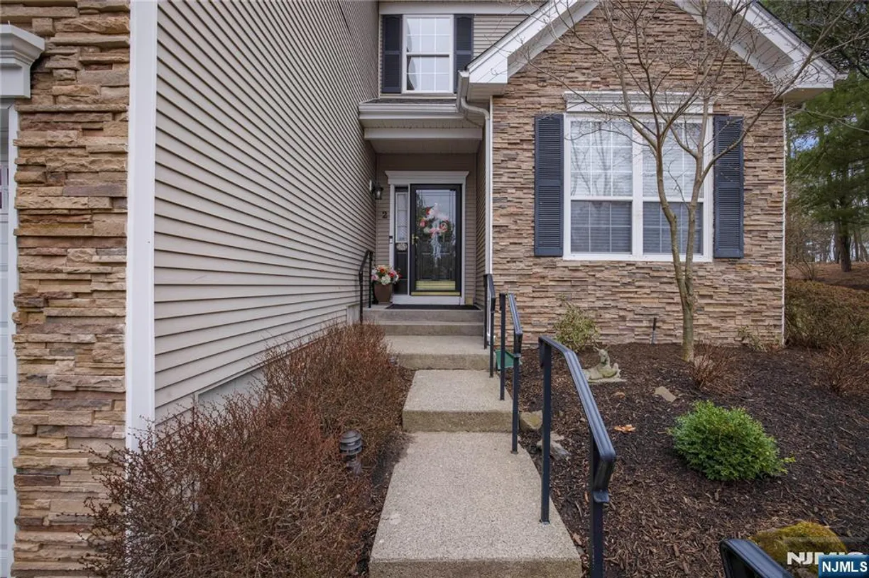 Jersey City/Hoboken Real Estate | View 2 Stone Ridge | Listing