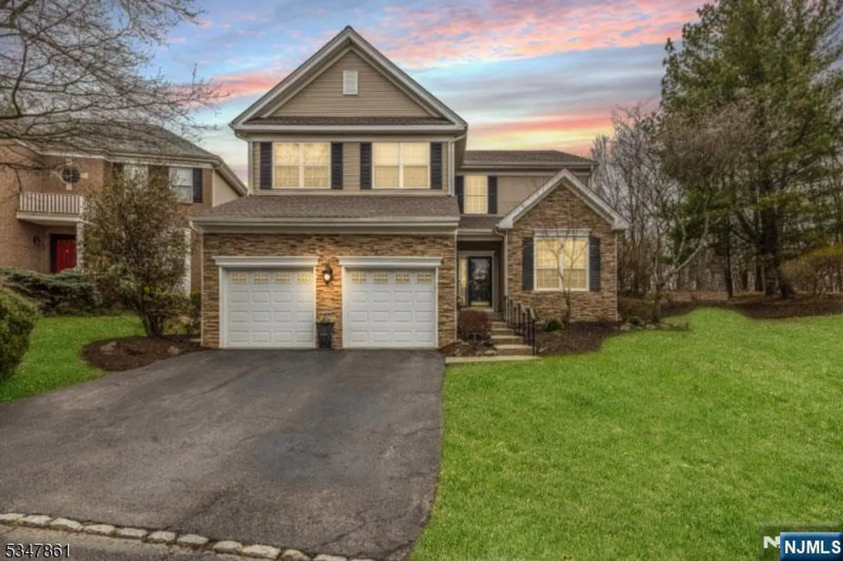 Jersey City/Hoboken Real Estate | View 2 Stone Ridge | 3 Beds, 2 Baths