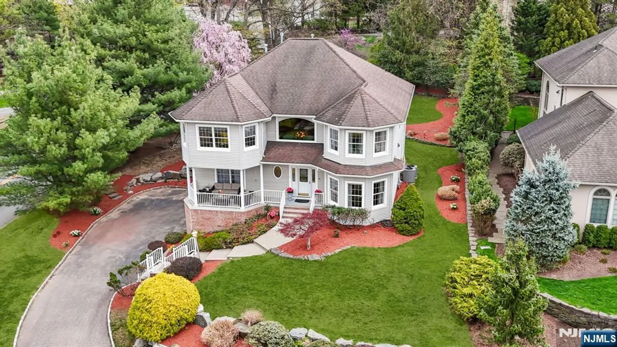 Jersey City/Hoboken Real Estate | View 1 Greenbriar | 4 Beds, 3 Baths