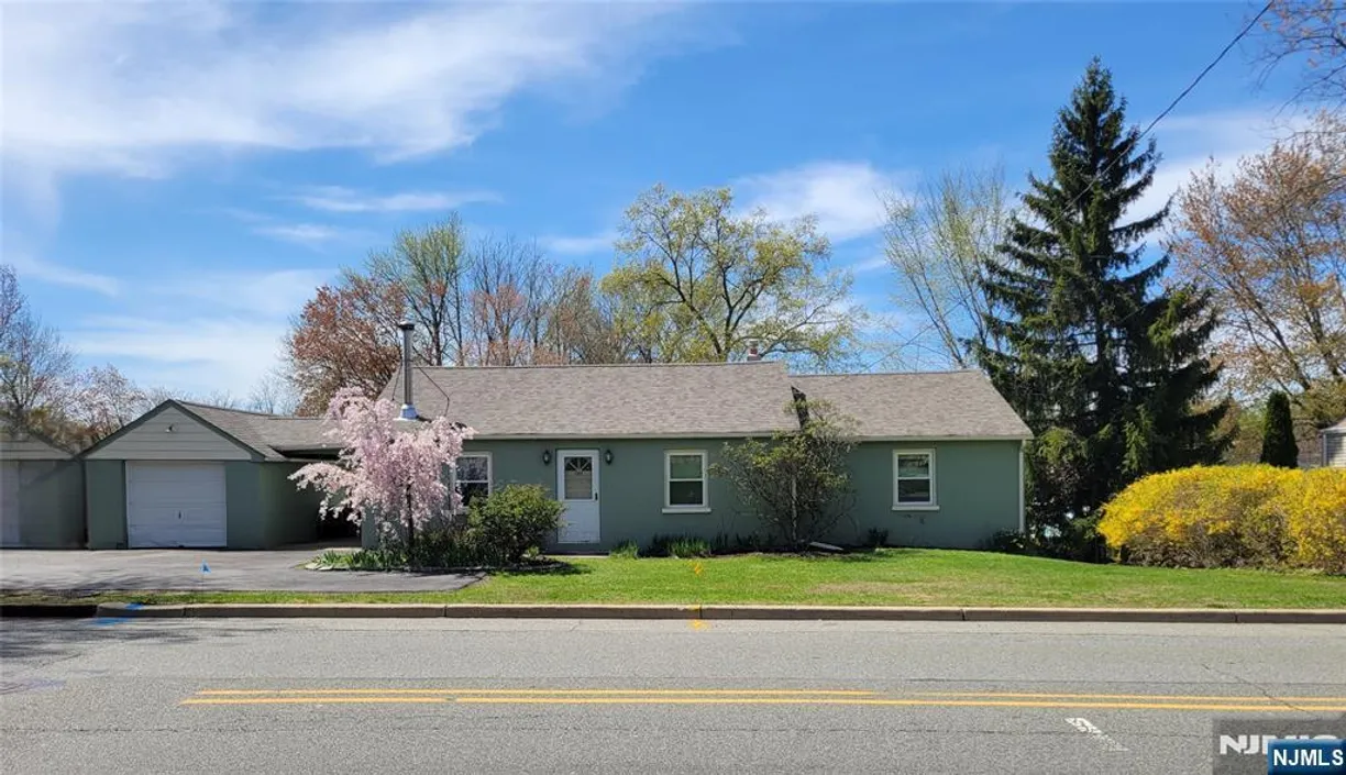 Jersey City/Hoboken Real Estate | View 281 Newark Pompton | 3 Beds, 1 Bath