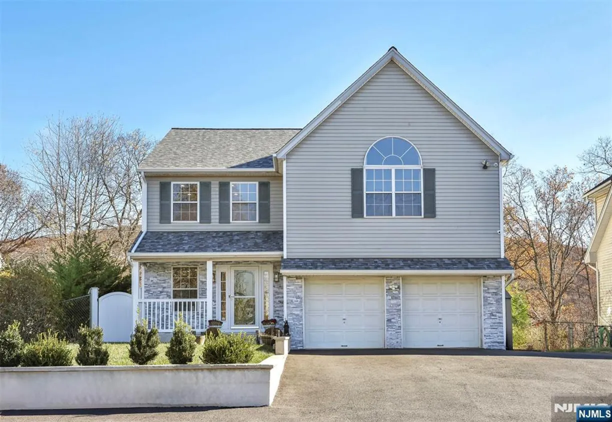 Jersey City/Hoboken Real Estate | View 40 Lenape | 3 Beds, 2 Baths