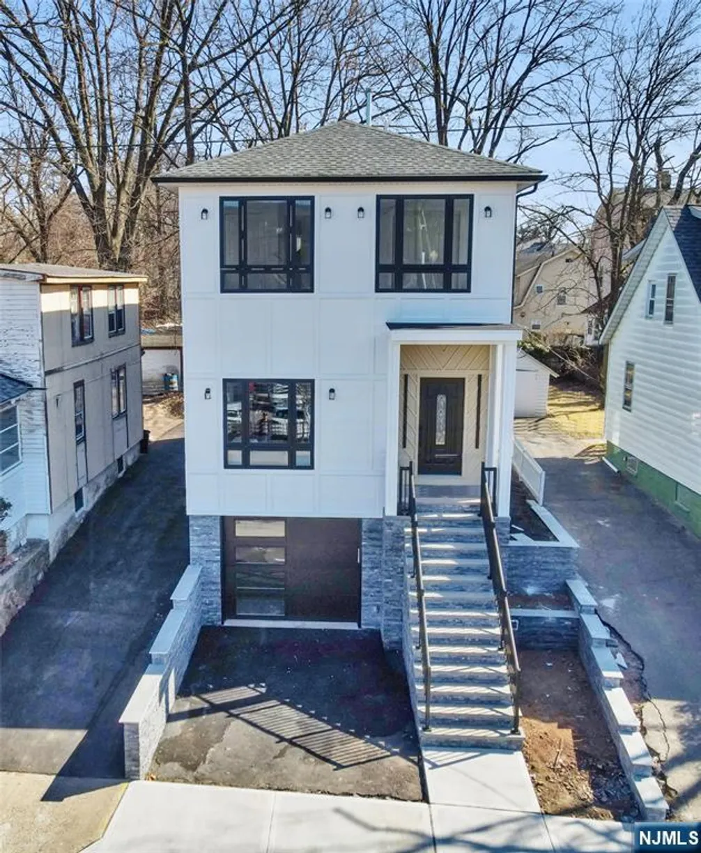 Jersey City/Hoboken Real Estate | View 784 Valley | 3 Beds, 2 Baths