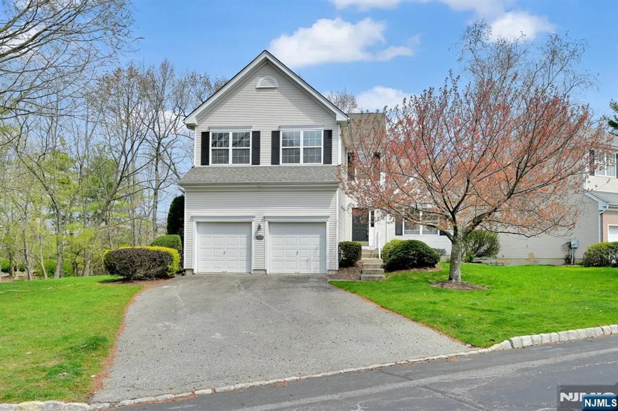Jersey City/Hoboken Real Estate | View 69 Glen Rock, 36 | 3 Beds, 2 Baths