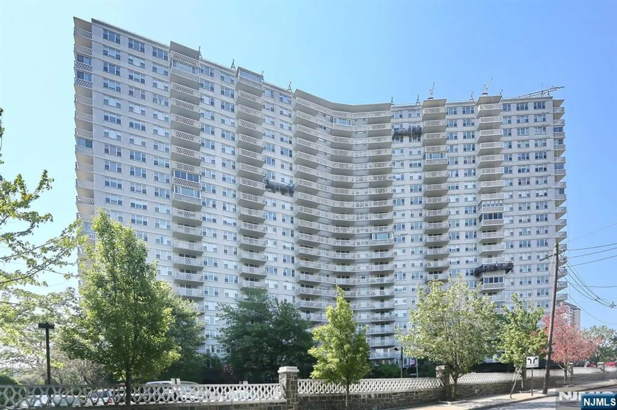 Bergen County Real Estate | View 2100 Linwood, 20B | 2 Beds, 2 Baths
