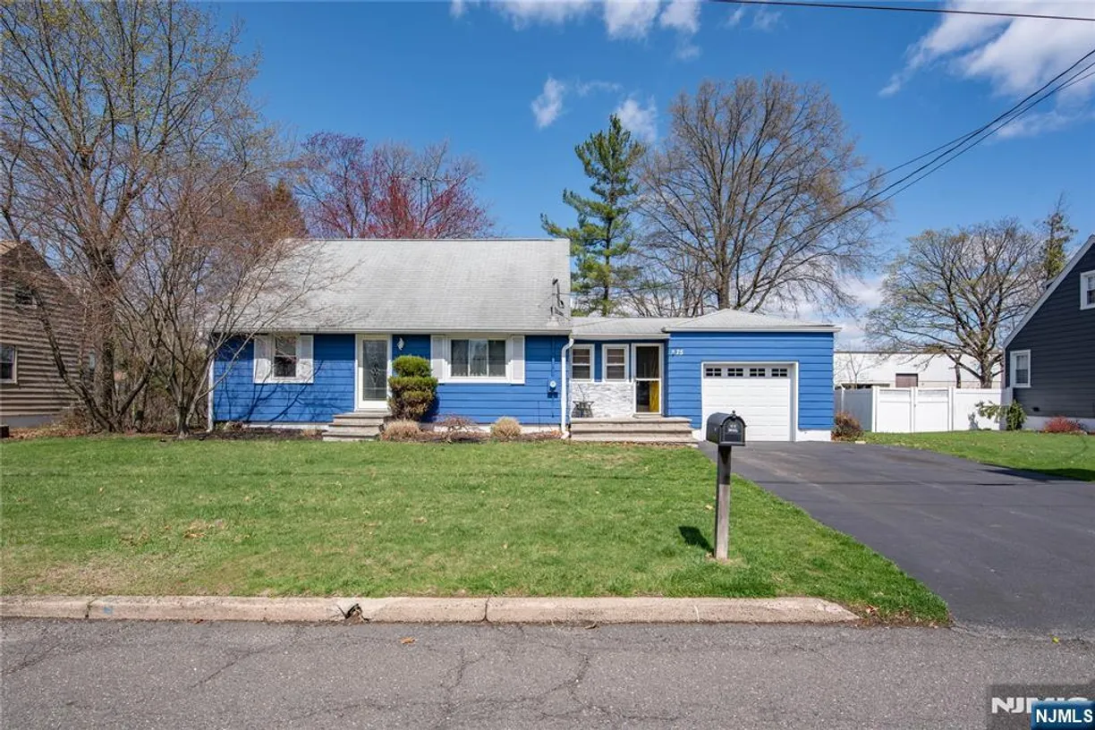 Jersey City/Hoboken Real Estate | View 75 Barnsdale | 3 Beds, 1 Bath