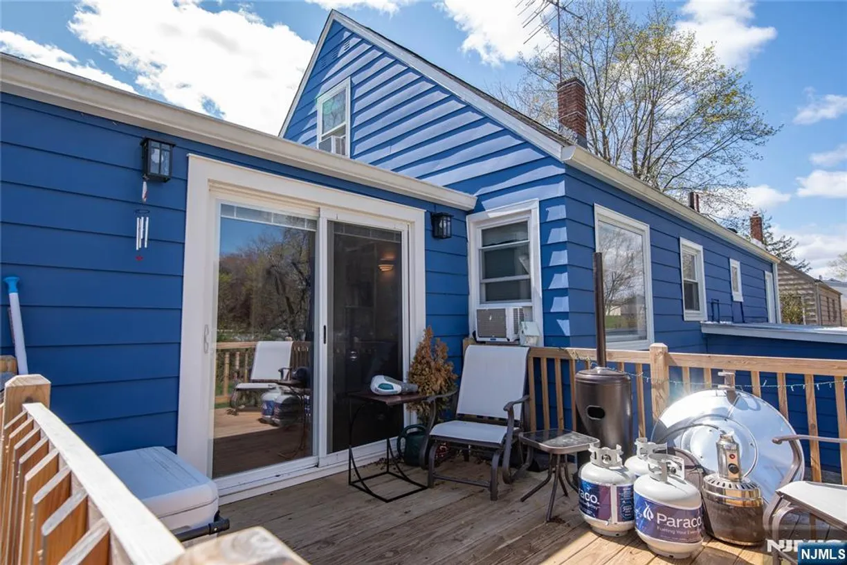 Jersey City/Hoboken Real Estate | View 75 Barnsdale | Listing