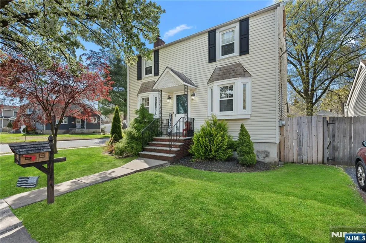 Bergen County Real Estate | View 205 New Milford | 3 Beds, 2 Baths