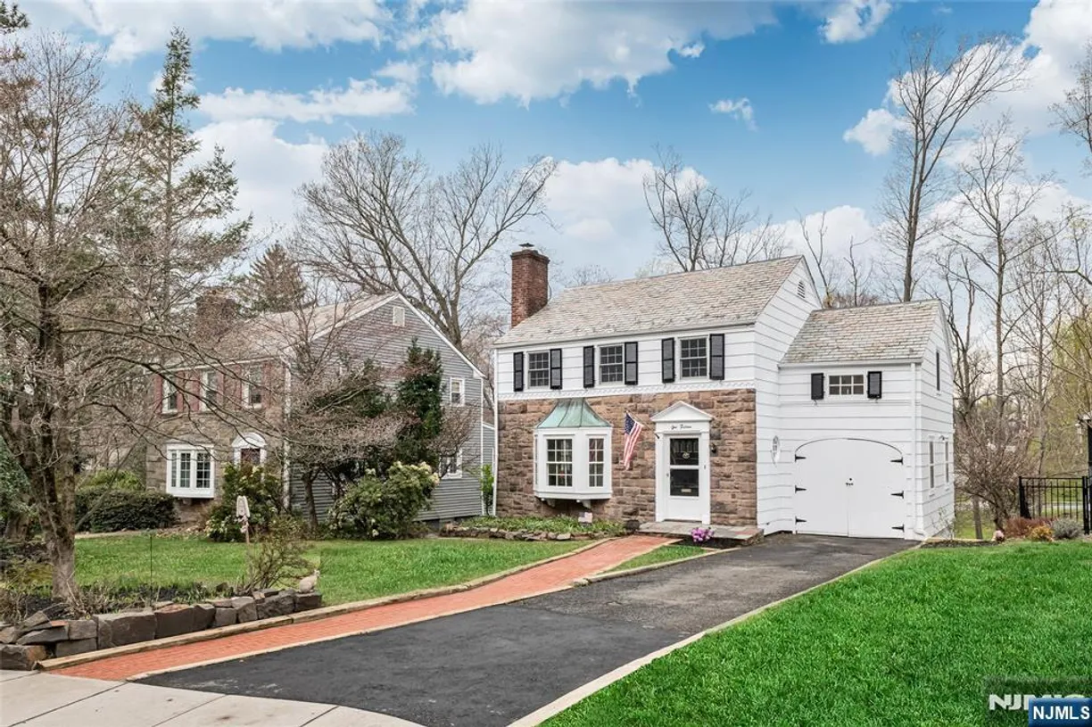 Jersey City/Hoboken Real Estate | View 115 Hillside | 3 Beds, 1 Bath