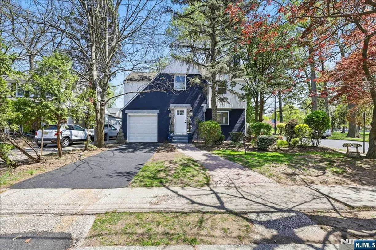 Bergen County Real Estate | View 1081 Lambert | 4 Beds, 3 Baths