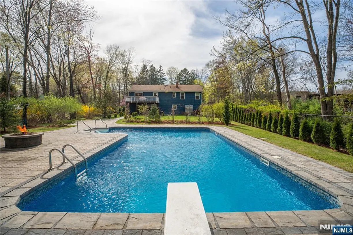 Jersey City/Hoboken Real Estate | View 320 Stonetown | Listing