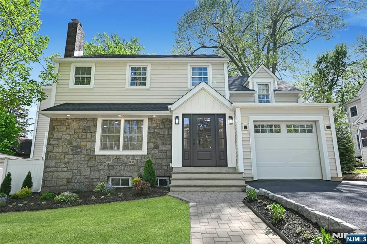 Bergen County Real Estate | View 84 Grayson | 6 Beds, 4 Baths