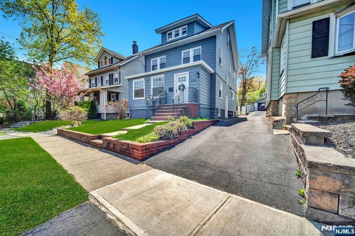 Jersey City/Hoboken Real Estate | View 238 Franklin | Listing