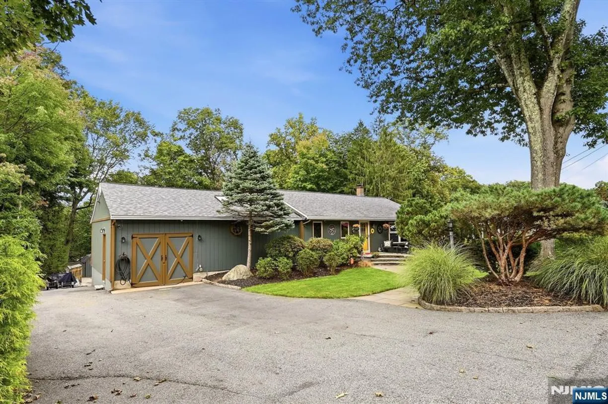63 Manito, Oakland, NJ 07436 Property for sale