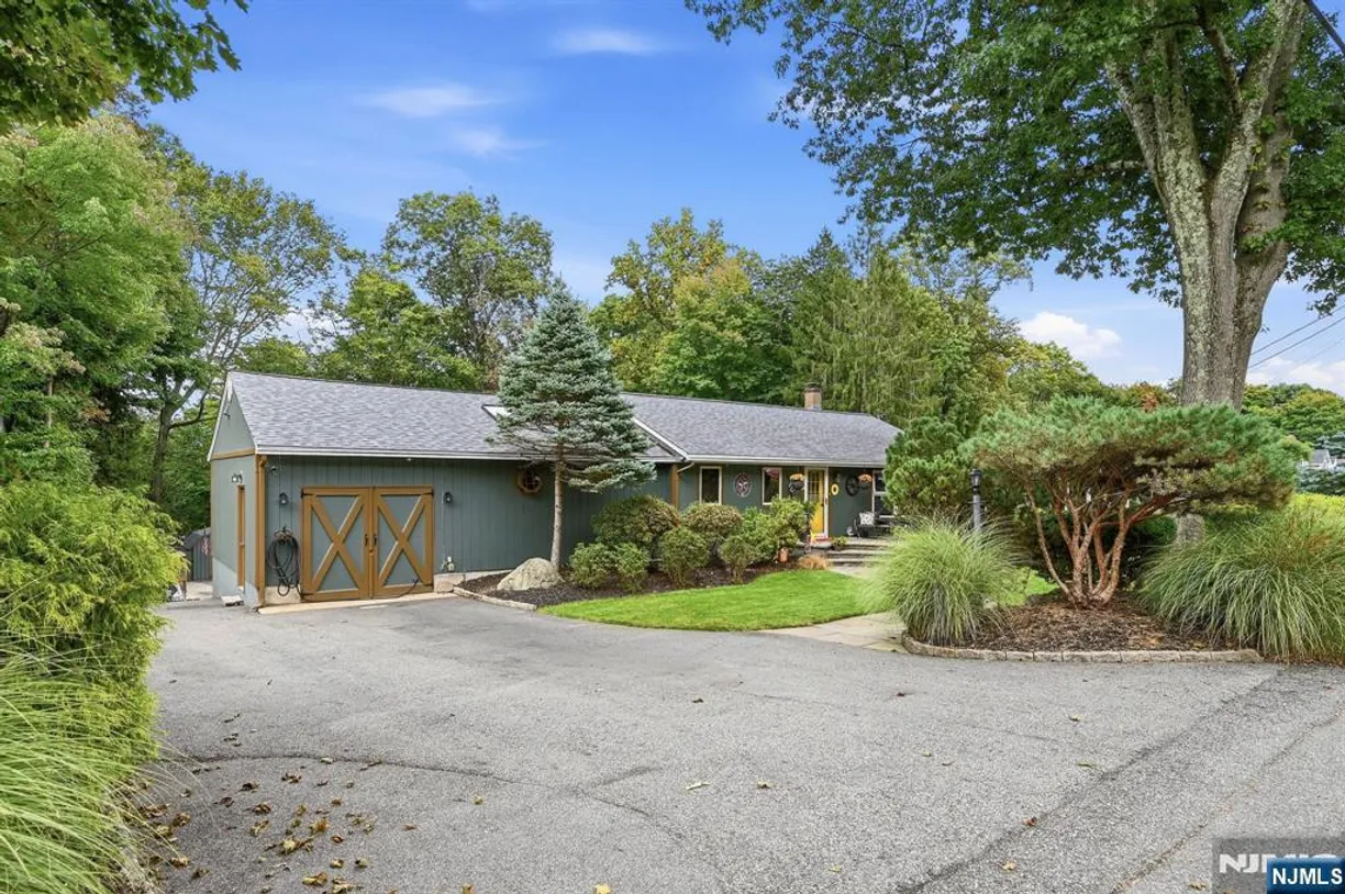 63 Manito, Oakland, NJ 07436 Property for sale