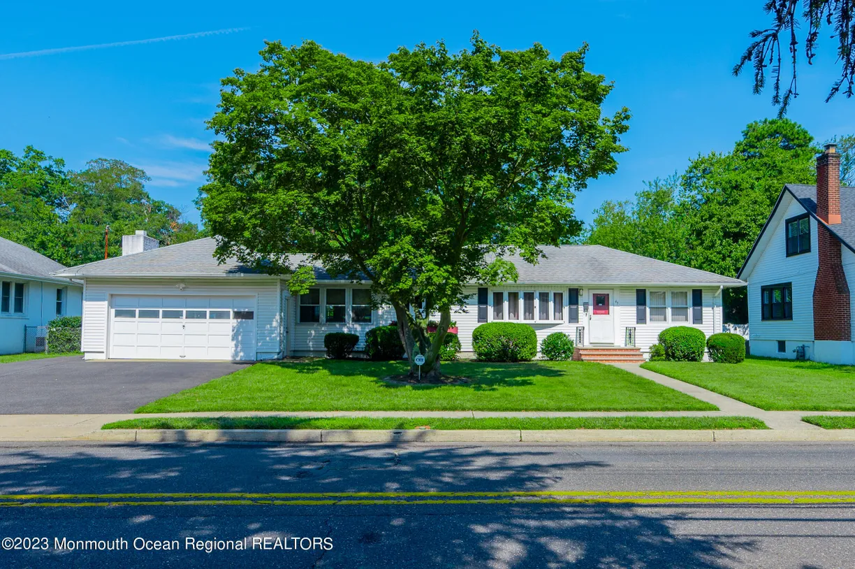 Rockland/Orange/NJ Real Estate | View 49 East End Avenue | 3 Beds, 1 Bath | View 1