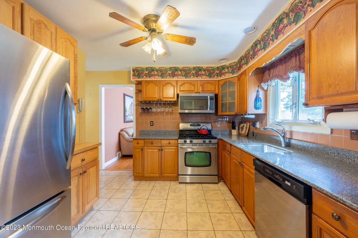 Rockland/Orange/NJ Real Estate | View 49 East End Avenue | Listing | View 10