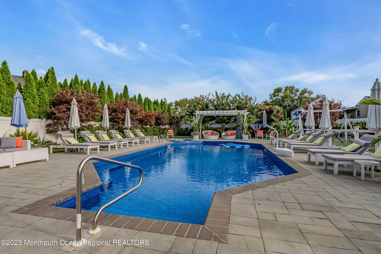 Rockland/Orange/NJ Real Estate | View 947 Norwood Avenue | Listing