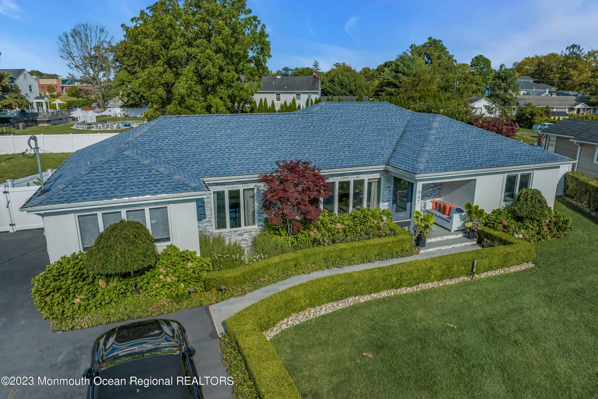 Rockland/Orange/NJ Real Estate | View 947 Norwood Avenue | 8 Beds, 4 Baths