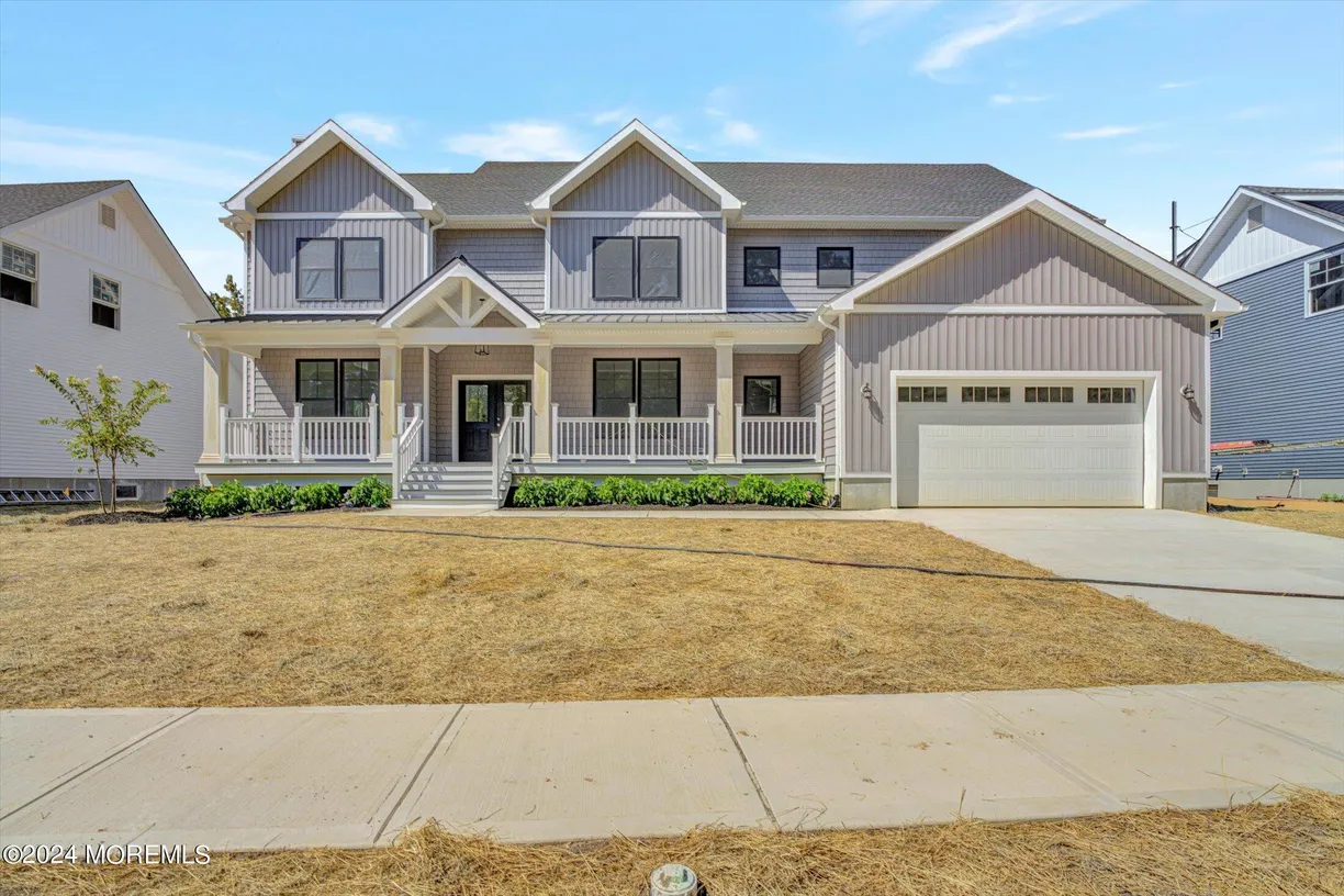 Rockland/Orange/NJ Real Estate | View 128 Bay Avenue | 4 Beds, 2 Baths