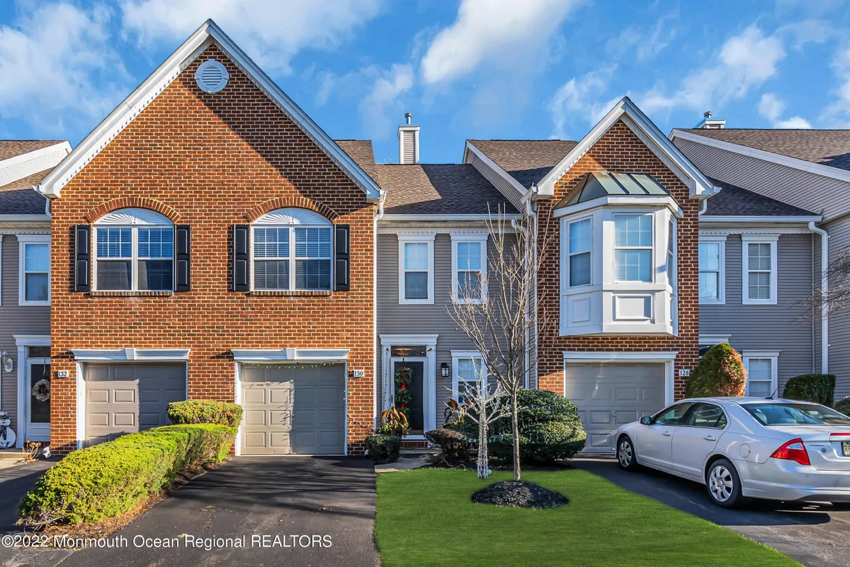Rockland/Orange/NJ Real Estate | View 130 Tanya Circle, 2003 | 2 Beds, 2 Baths