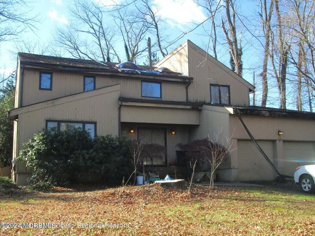 Rockland/Orange/NJ Real Estate | View 50 Thomas Drive | 4 Beds, 3 Baths