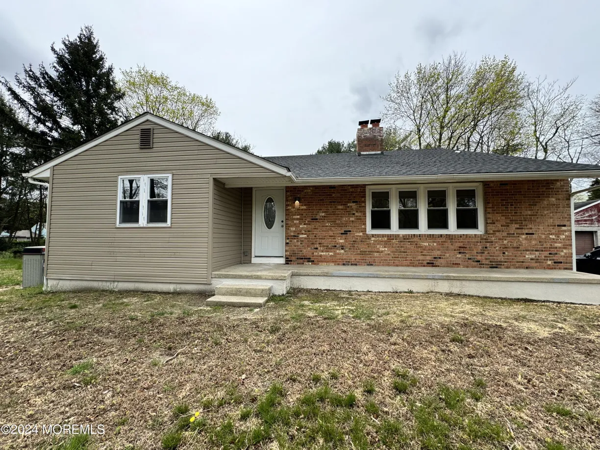 Rockland/Orange/NJ Real Estate | View 613 Cedar Avenue | 4 Beds, 3 Baths