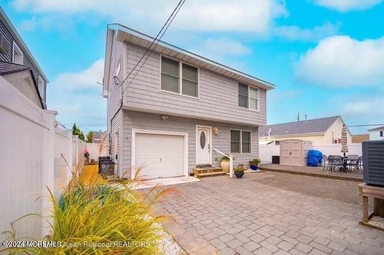 Rockland/Orange/NJ Real Estate | View 2302 Grand Central Avenue, B | 3 Beds, 1 Bath