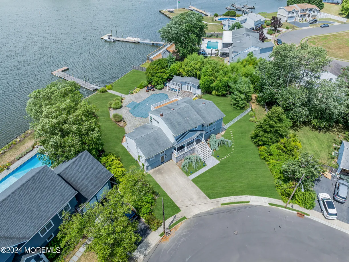 Rockland/Orange/NJ Real Estate | View 86 Shrewsbury Drive | 4 Beds, 3 Baths