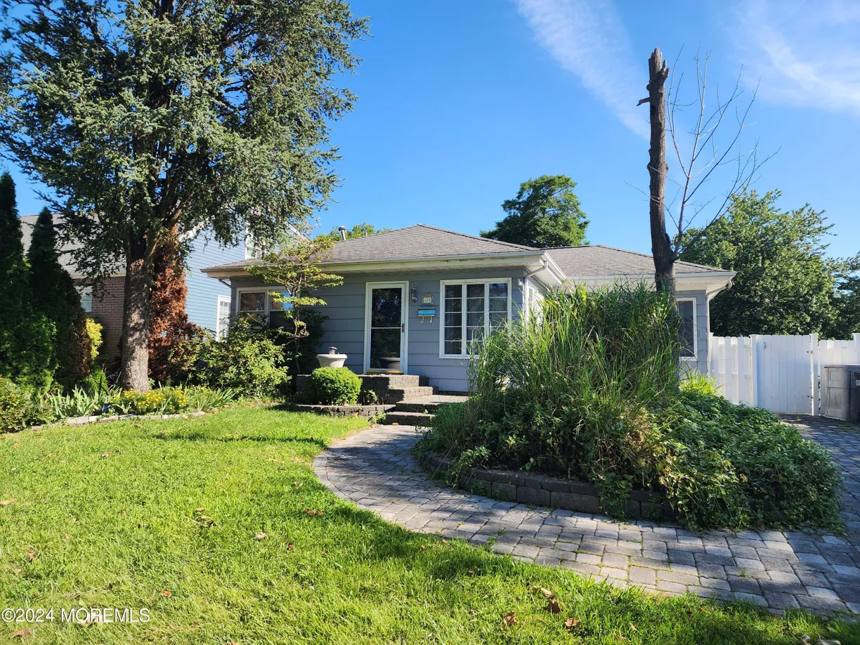 Rockland/Orange/NJ Real Estate | View 605 Delaware Avenue | 3 Beds, 2 Baths