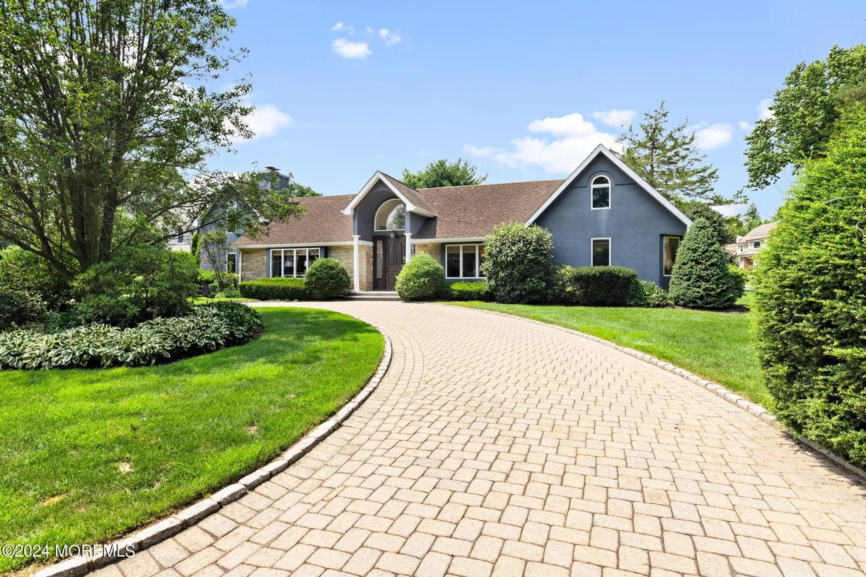 Rockland/Orange/NJ Real Estate | View 915 Cole Drive | 5 Beds, 4 Baths