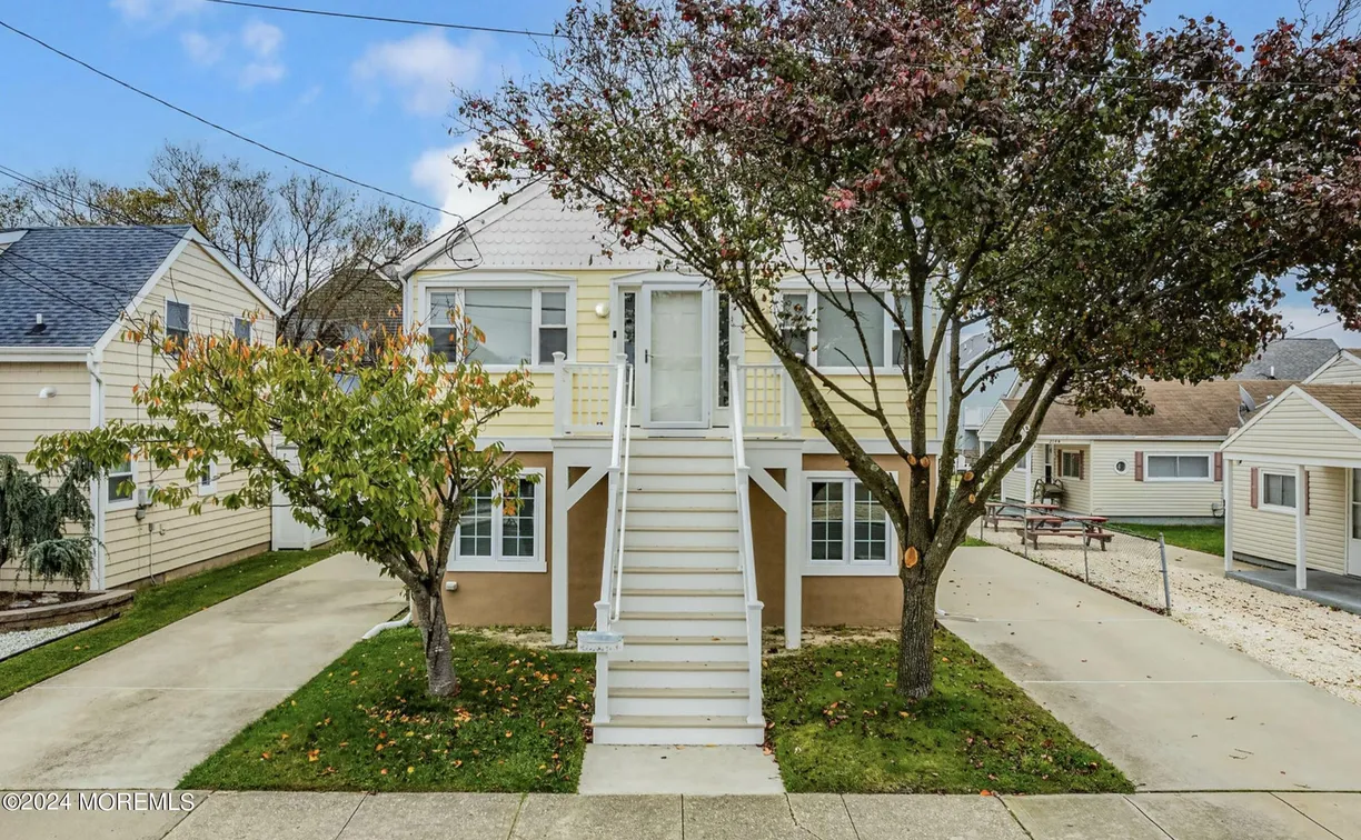 Rockland/Orange/NJ Real Estate | View 212 Randall Avenue | 3 Beds, 2 Baths