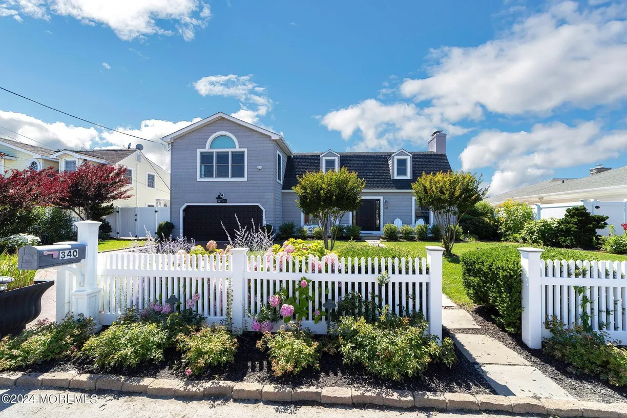 Rockland/Orange/NJ Real Estate | View 340 Bay Lane | 4 Beds, 4 Baths