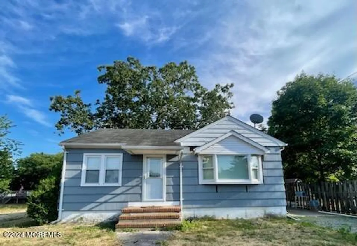 Rockland/Orange/NJ Real Estate | View 418 Cedar Street | 2 Beds, 1 Bath