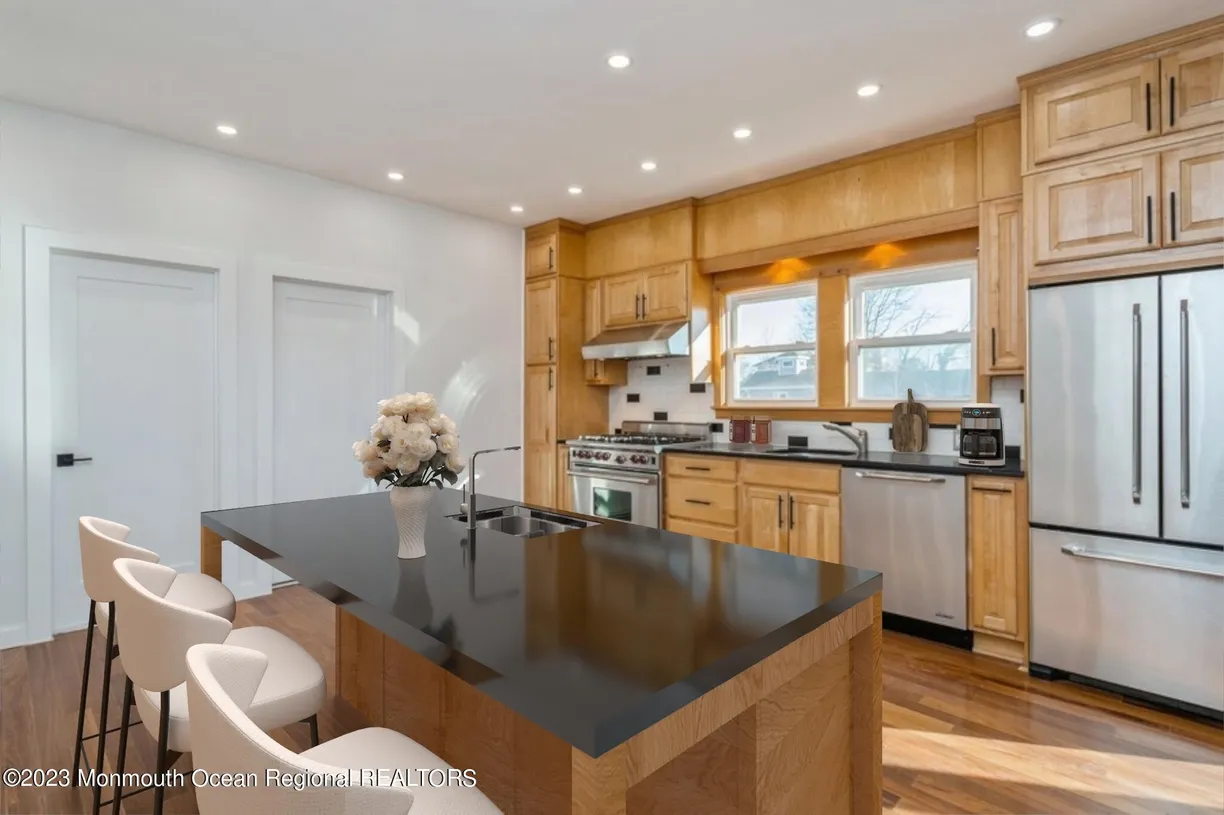 Rockland/Orange/NJ Real Estate | View 487 S Pine Avenue, 487 | 3 Beds, 2 Baths