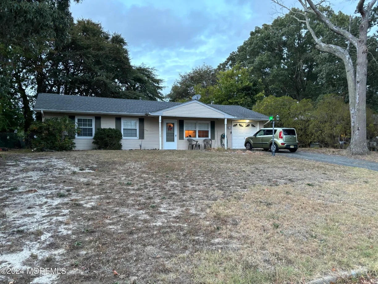 Rockland/Orange/NJ Real Estate | View 412 Lawrence Drive | 3 Beds, 1 Bath