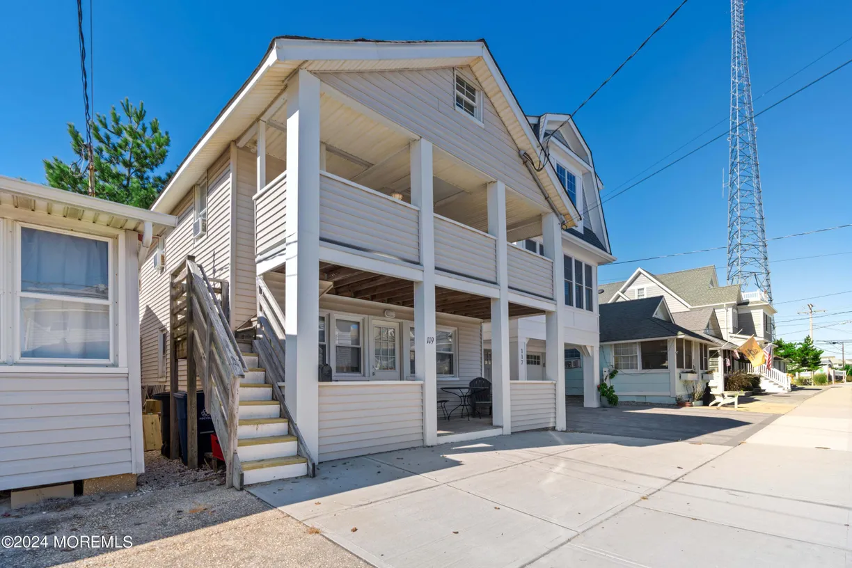 Rockland/Orange/NJ Real Estate | View 119 1st Avenue | 6 Beds, 2 Baths
